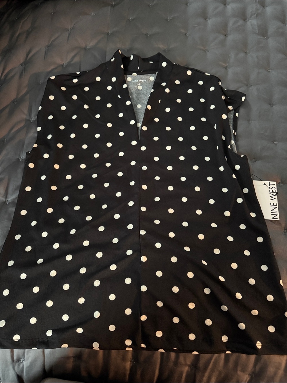 NWT Nine West Black and White Polka Dot Sleeveless Top Sz M
